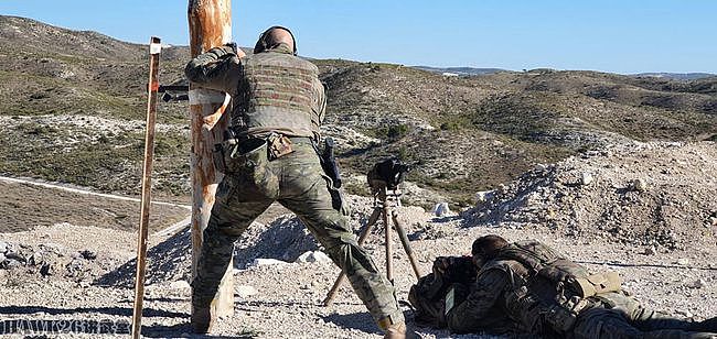 西班牙陆军第7届狙击比赛 两人小组配合默契 巴雷特M95大狙亮相 - 13