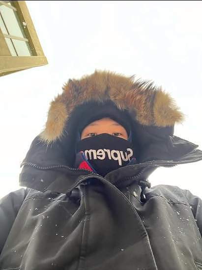 小可爱!全红婵北京冬训迎来2022第一场雪,裹得紧紧的和师姐回宿舍 - 4