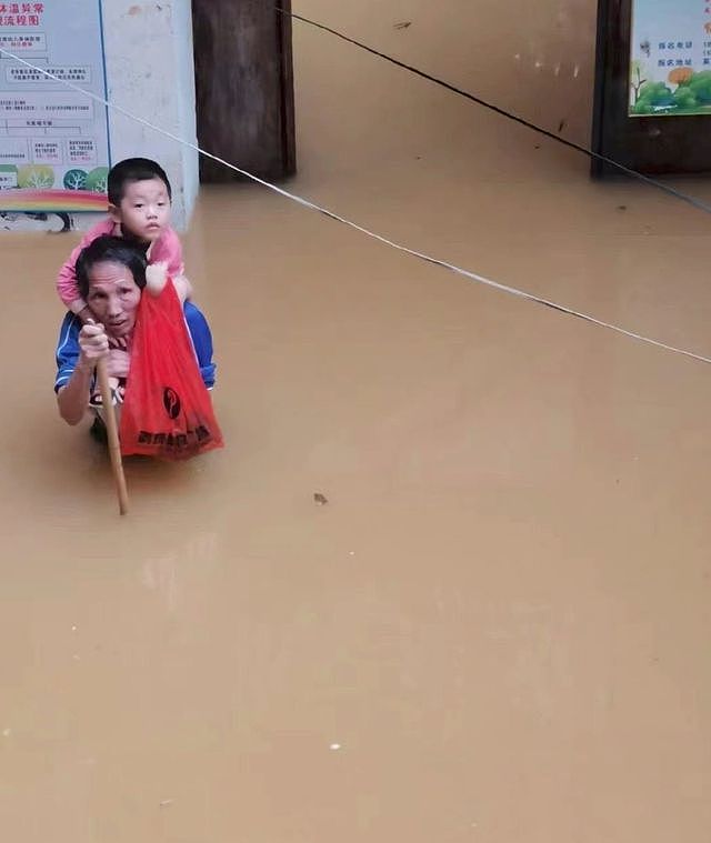 广东英德发生暴雨洪涝灾害：洪涝灾害后，4个卫生细节务必做到位 - 6