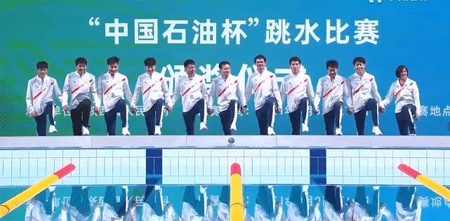 迷妹!广东跳水男团豪夺7连冠,全红婵戴发卡看台为谢哥陈艾森加油 - 8