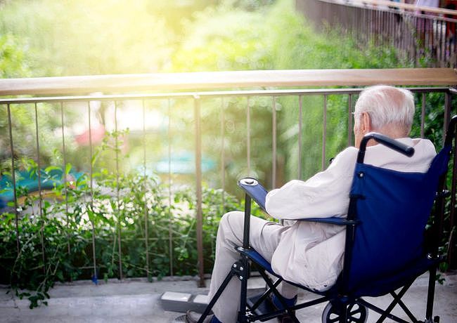 老年人重在预防老年痴呆，提醒：50岁后，5个日常习惯要改掉 - 3