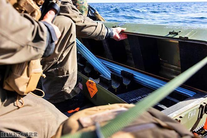 美国海军陆战队肩扛式防空导弹训练 在充气橡皮艇上发射“毒刺” - 3
