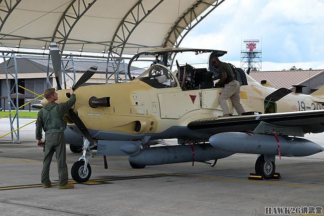 重现二战空军风采：尼日利亚飞行员学习驾驶A-29“超级巨嘴鸟” - 1
