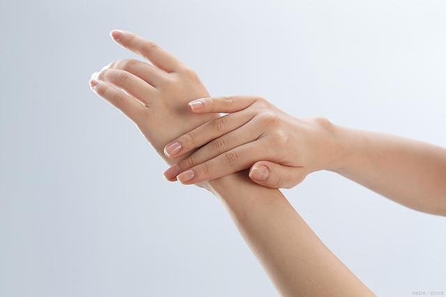 手部关节痛是怎么回事？帮你分析了这4种原因 - 1