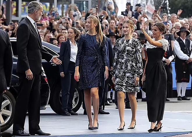 西班牙公主身材颜值兼备，时尚度直追王后母亲，竟能hold住芭比粉 - 4