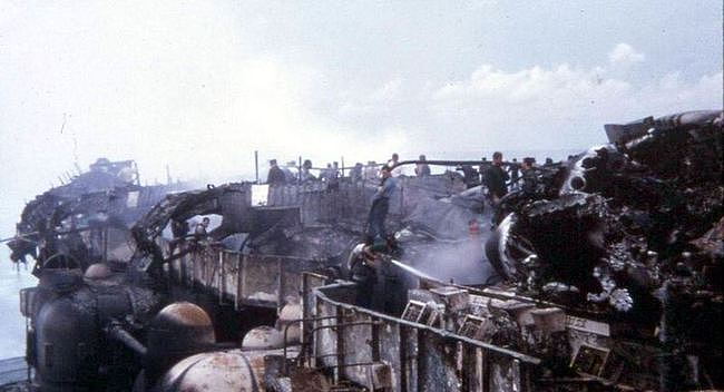 历史上最惨烈的美军航空母舰甲板爆炸事故记录 - 15