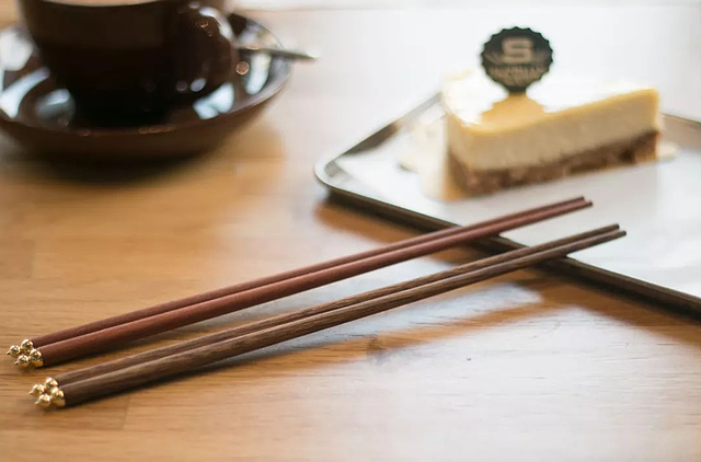 中国人的餐桌礼仪：使用筷子必知的十大禁忌，你知道多少？ - 1