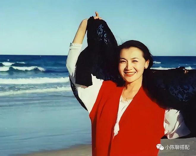 “中国最漂亮的女演员”李媛媛：穿衣实用又美观，照着穿很优雅 - 8