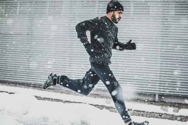 世界最冷马拉松，选手成“冰人”？冬季还能坚持跑步的人太牛了！ - 3