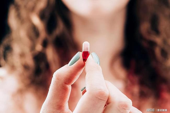 女子长期吃避孕药导致肺梗：除了血栓，短效避孕药还有6个副作用 - 1