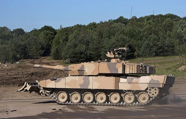 有多少国家装备德国豹2坦克？这个横跨欧亚两洲的国家拥有300辆 - 17