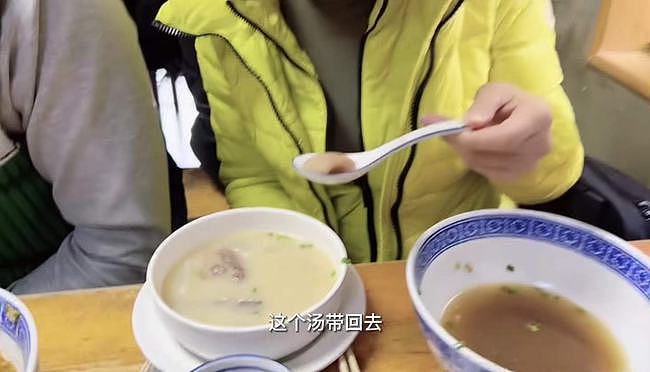 台星刘畊宏定居上海吃苍蝇小馆！菜品仅几元钱，孩子学费却近50万 - 8