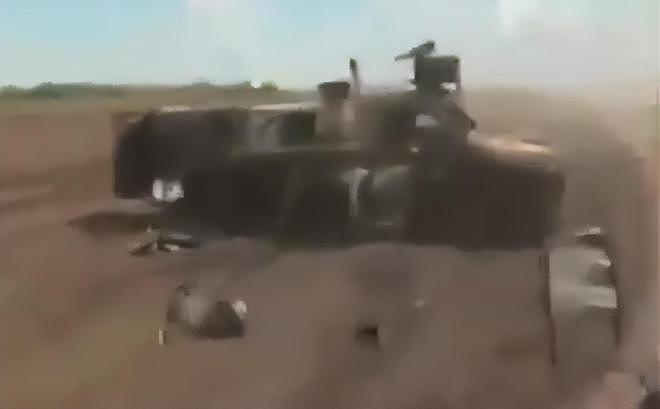 俄军进入北顿涅茨克市中心，澳大利亚军援新装甲车被炸废 - 6