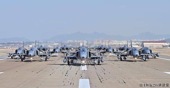 集腋成裘：B-52战略轰炸机飞越航母 韩国F-4E“大象漫步”退役秀 - 3