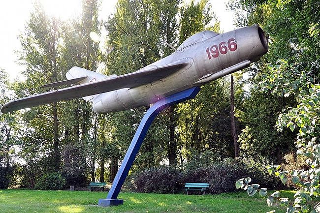 它是苏联第一代战机 产量超16500架 是美制F-86佩刀的噩梦 - 11