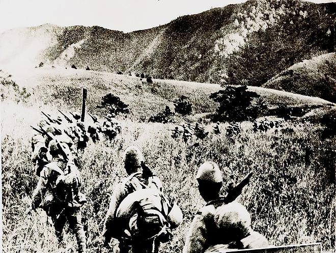 1940年，新兵蛋子去解手，天黑误入日军营地，团灭了一队日军 - 2