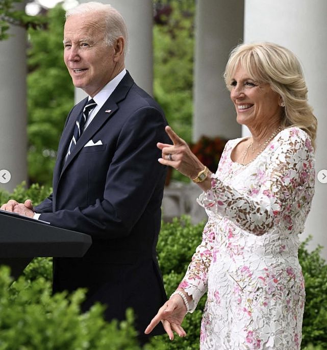 70岁美国第一夫人欢迎墨西哥总统夫妇！穿镂空花裙太嫩，扮成少女 - 7