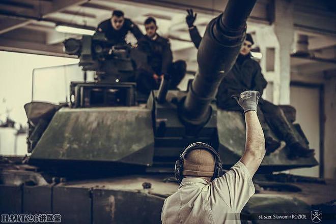 波兰陆军后勤单位学习维修M1A2坦克 美国技师在现场亲自指导 - 6