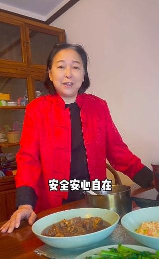68岁台湾老戏骨定居内地，感叹北京安全又方便，晚年生活丰富多彩 - 6