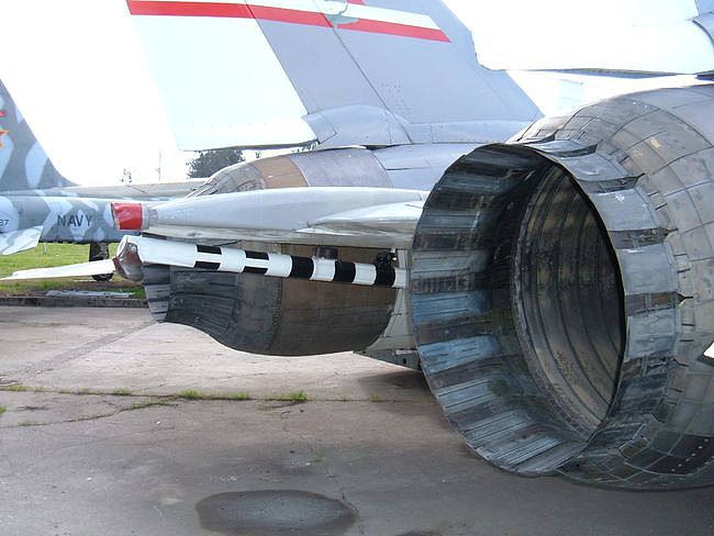 F-14“雄猫”战机引擎停机时喷口不对称现象解析 - 4