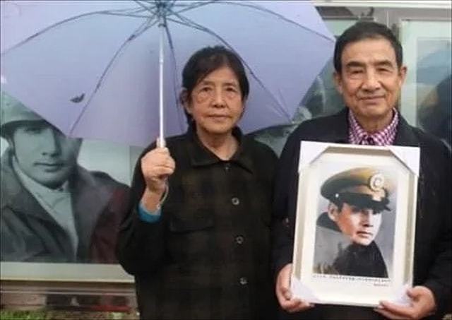 他是张灵甫长子，投身教育二十载，替父领抗日纪念章，称其为将军 - 1
