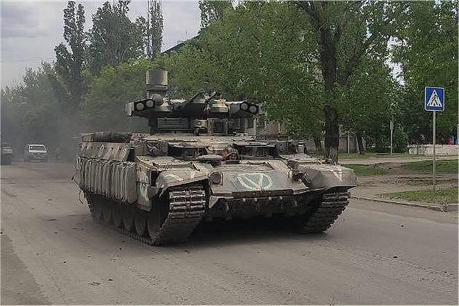 “死亡收割机”！俄军BMPT-72战车抵达前线，火力是步兵的噩梦 - 1