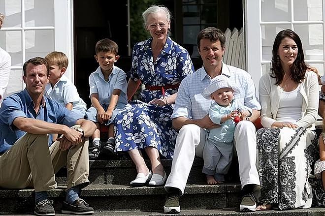 丹麦王子们，被祖母收回头衔成平民，难道是为了模特路更顺利 - 14