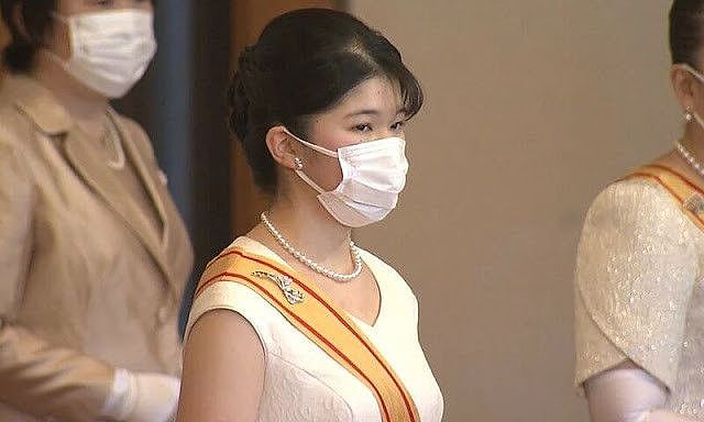 日本皇室新年招待会！20岁爱子公主穿礼服裙亮相，和雅子一样好看 - 4