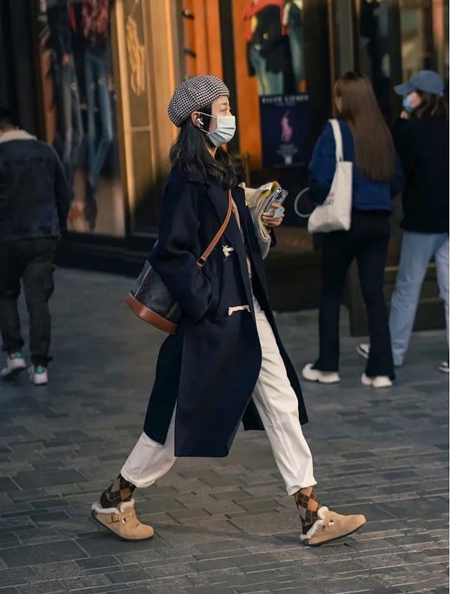北方女孩的冬日穿搭就看北京街拍，服装保暖厚实，穿搭不臃肿 - 10