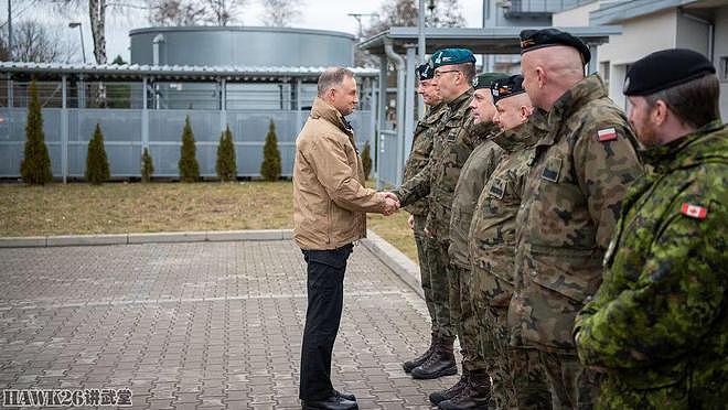 波兰总统视察第10装甲旅 正培训乌克兰士兵 掌握豹2坦克操作技能 - 1