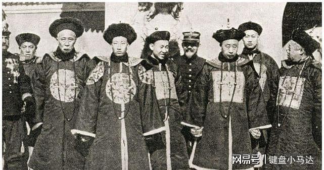 军机大臣记录慈禧逃离北京：太后穿蓝夏布衫不梳头，皇上穿黑长衫 - 1