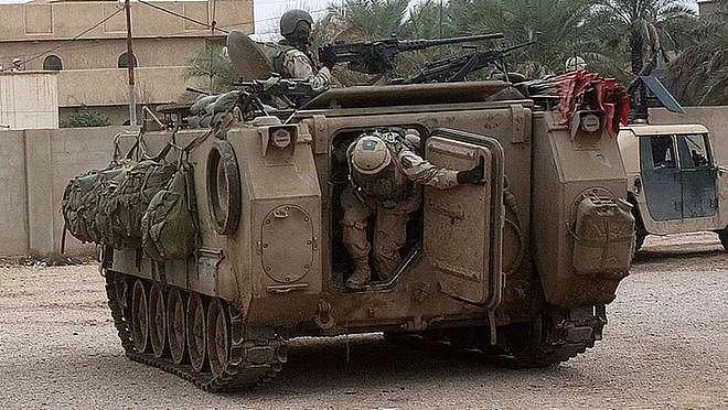 俄军装甲纵队遭遇重创 西方援助装甲车如何改变战局？ - 2