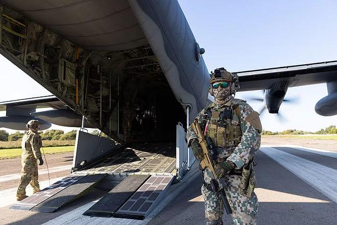 “海玛斯”现身拉脱维亚 C-130运输机进行战术空运 完成蛙跳作战 - 7