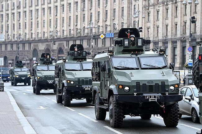 俄军装甲部队逼近基辅，乌克兰兵败在即，未来又会何去何从？ - 2