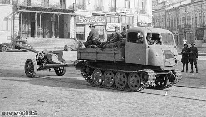图说：RSO自行反坦克炮 履带式牵引车魔改型号 弄巧成拙的典型 - 10