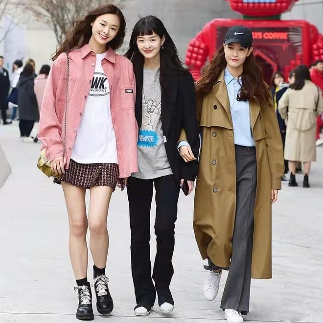 天气暖和之后穿穿短裙吧，韩国街头有不少人穿，又时尚又显年轻 - 3