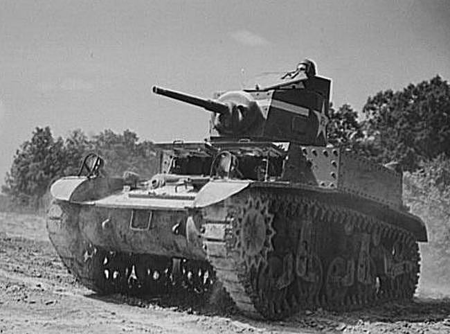 T-34组成钢铁洪流？其实苏军轻型坦克也不少，还当过装甲部队主力 - 7