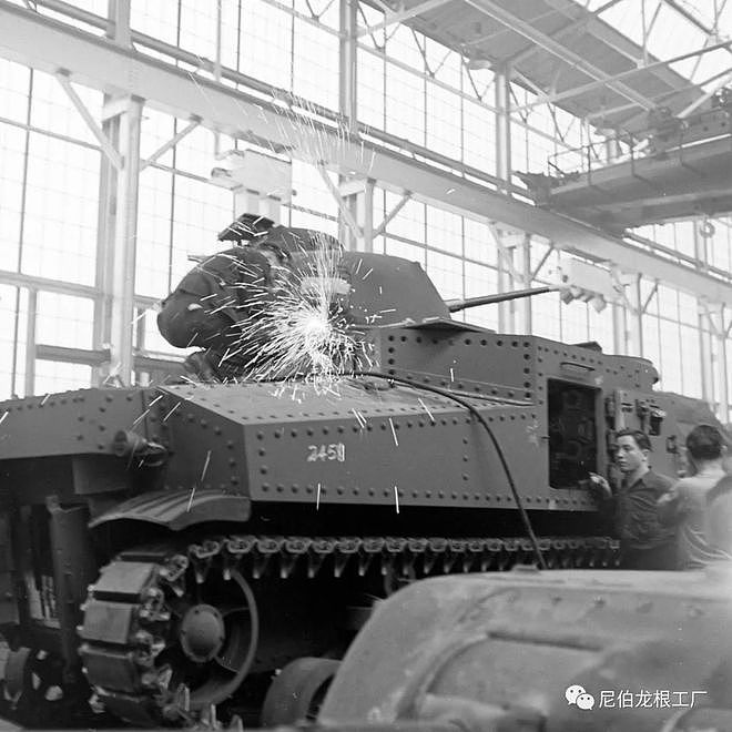 汽车城日常：二战美军M3中型坦克的生产线留影 - 24