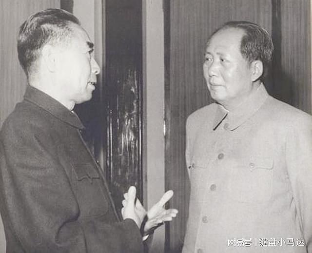 1974年，毛主席指着王洪文，巧向周恩来面授接班人事宜 - 1