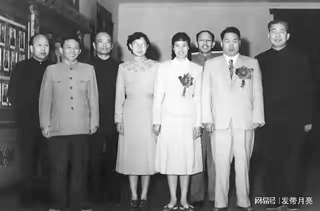 1969年，邵华怀孕了，毛主席喜上眉梢：我终于要当爷爷了 - 6