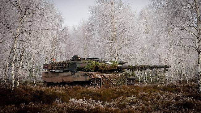 有多少国家装备德国豹2坦克？这个横跨欧亚两洲的国家拥有300辆 - 8