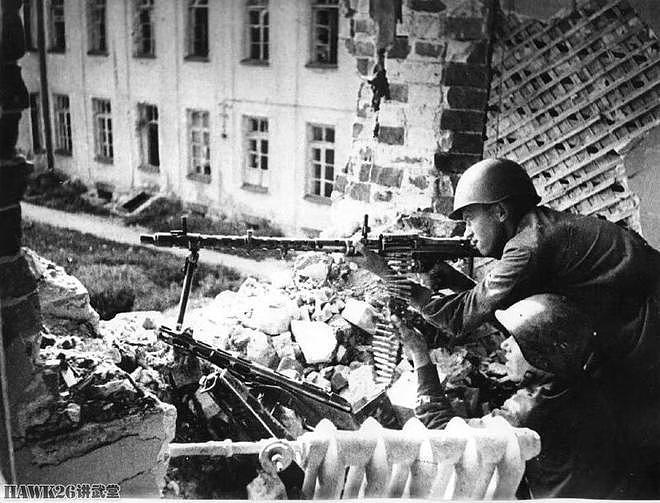 苏军士兵最爱德国武器MG34机枪 SU-76车组熬过柏林战役的法宝 - 5