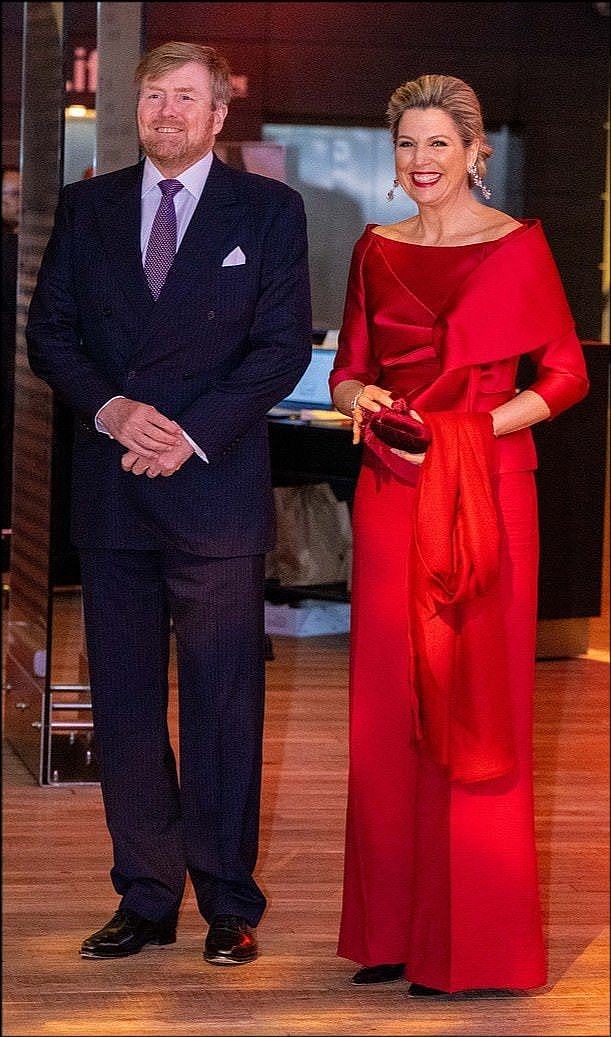 印度总统夫妇访问荷兰！荷兰王后一身红色好惊艳，印度夫人逊色了 - 9