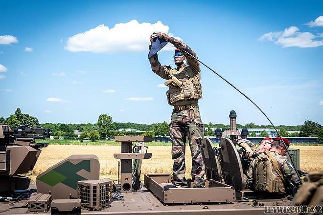 法国即将举行阅兵式 法军精锐部队抓紧彩排 新型装甲车吸引目光 - 8