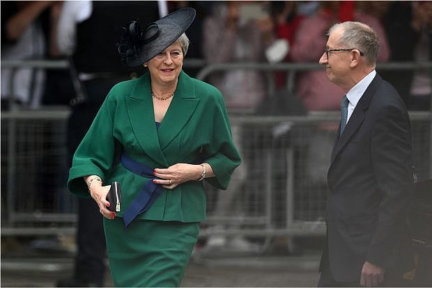 6任英国首相齐聚王室典礼！梅姨罕见穿裙好惊艳，不输第一夫人们 - 6