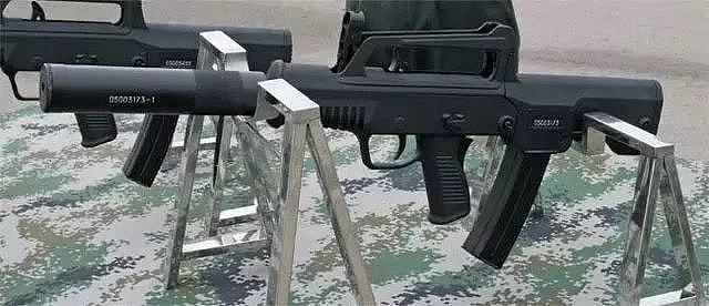 中国装备最好的微声冲锋枪就是它：现役05式的大弹匣经常掉链子 - 4