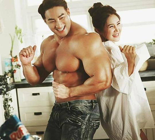 韩国肌肉男，被誉为“亚洲巨兽”，和妻子结婚被调侃是美女与野兽 - 6