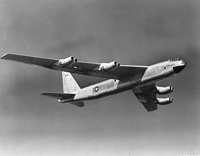 你见过B52同温层堡垒轰炸机的两架原型机的模样吗？ - 3
