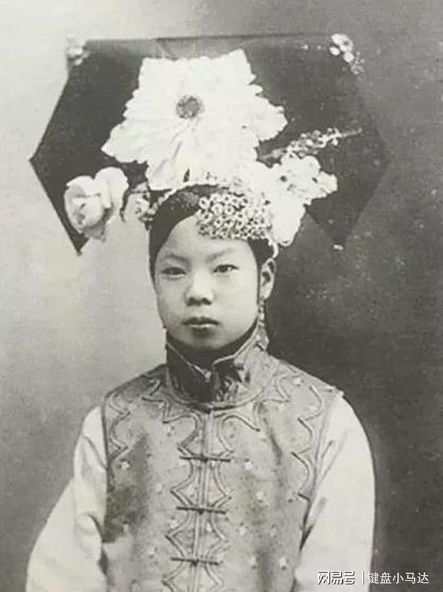 1953年，北京一妇女临终前告诉清洁工丈夫：我曾是大清皇妃 - 5