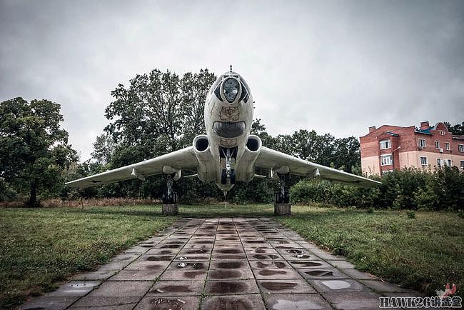 钻进图-16轰炸机 乌克兰博主冒险进入纪念碑 探索神秘的内部结构 - 3